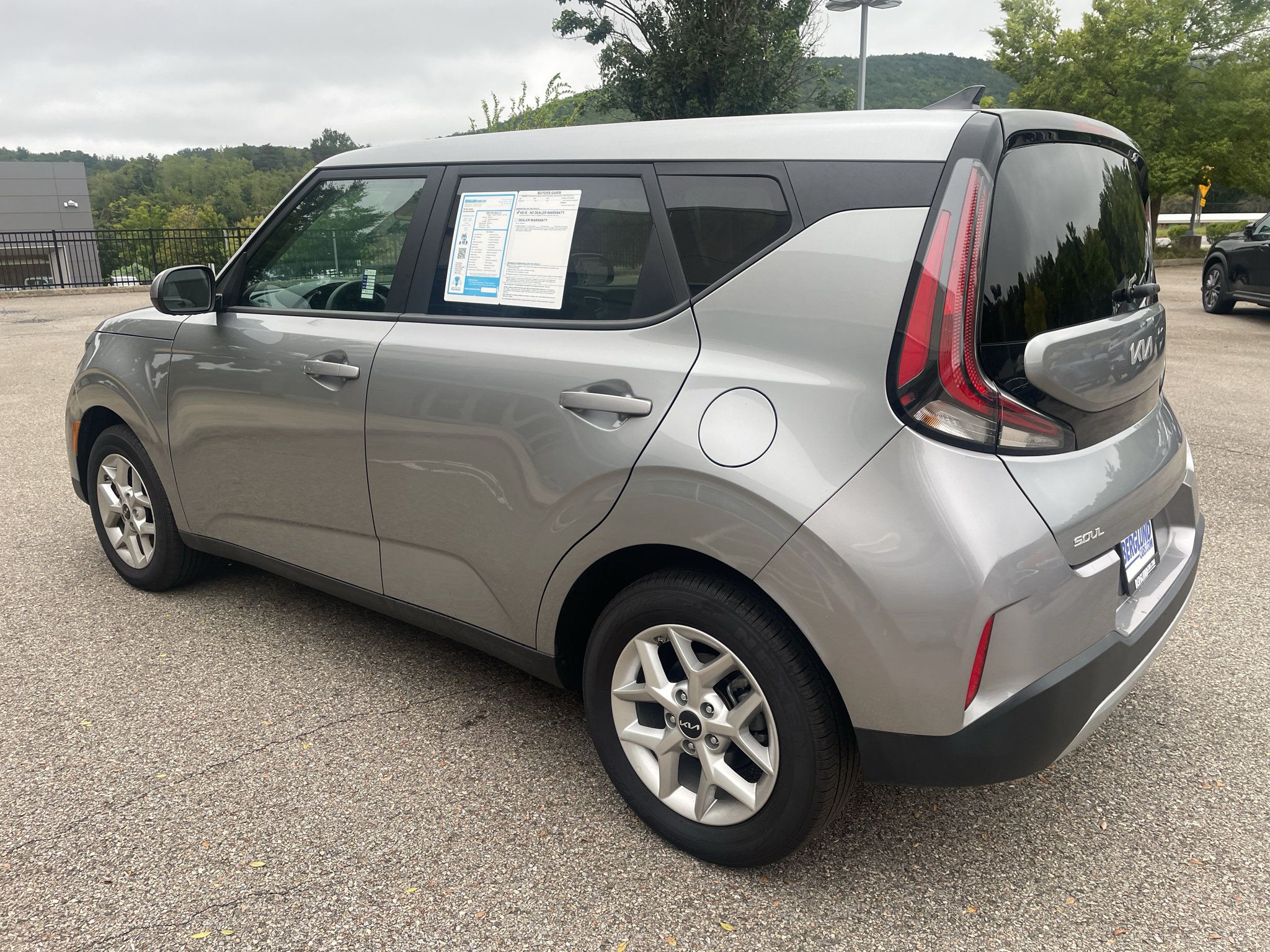 Used 2025 Kia Soul LX w/ LX Technology Package FWD image 5