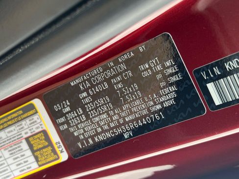 Used 2024 Kia Carnival EX FWD image 33