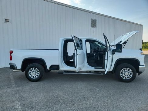 Used 2025 Chevrolet Silverado 2500 LT AWD/4WD image 19