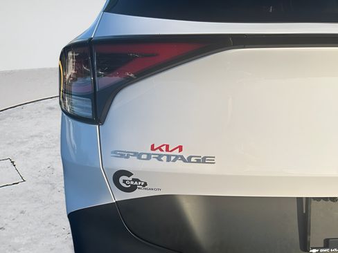 Used 2024 Kia Sportage EX FWD image 25