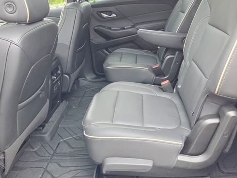 Used 2023 Chevrolet Traverse Premier FWD image 7