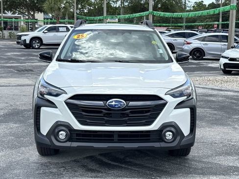 Used 2025 Subaru Outback Premium AWD/4WD image 3