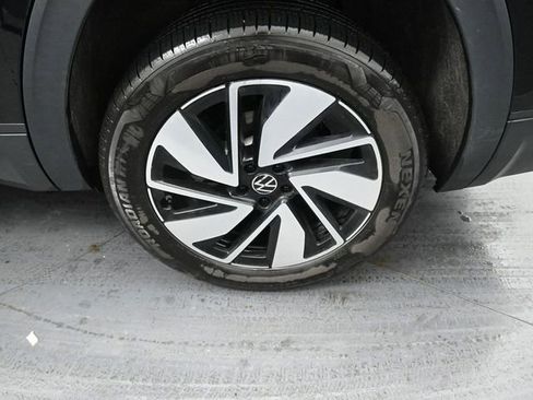 Used 2025 Volkswagen Atlas SE AWD/4WD image 12