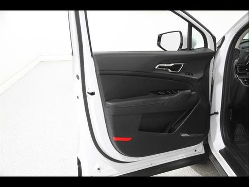 Used 2025 Kia Sportage SX FWD image 4