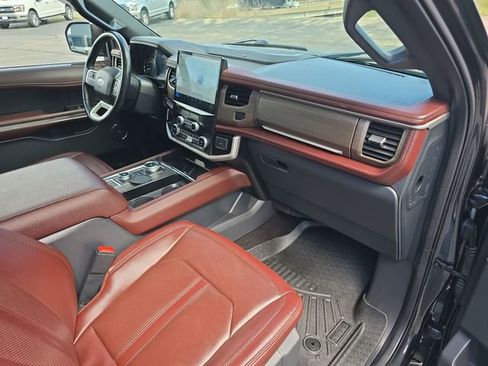 Used 2022 Ford Expedition Limited image 17