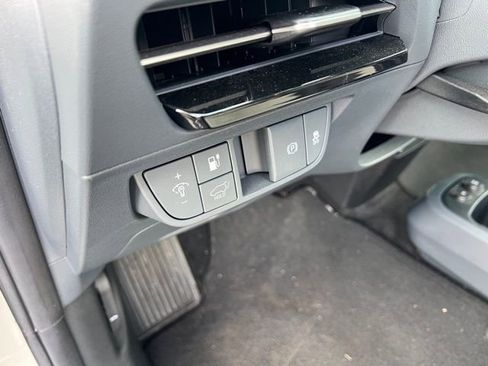 Certified 2022 Kia EV6 Wind image 18