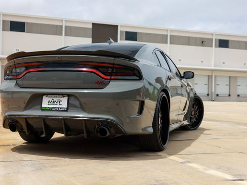 Used 2018 Dodge Charger R/T Scat Pack RWD image 36