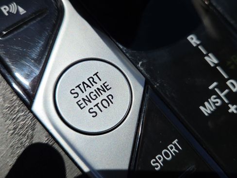 Used 2021 BMW X7 xDrive40i w/ Cold Weather Package image 41