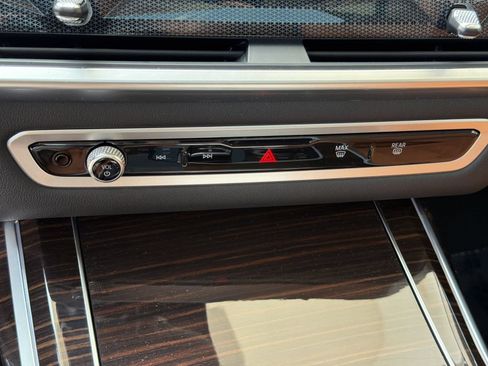 Used 2024 BMW X7 xDrive40i AWD/4WD image 30