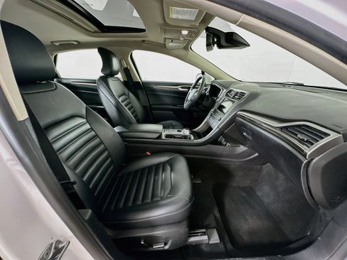 Used 2019 Ford Fusion SEL FWD image 31