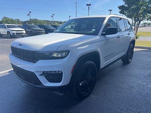 New 2025 Jeep Grand Cherokee Limited w/ Luxury Tech Group II image 3