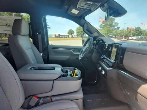 New 2026 GMC Sierra 2500 SLE w/ SLE Value Package; image 9