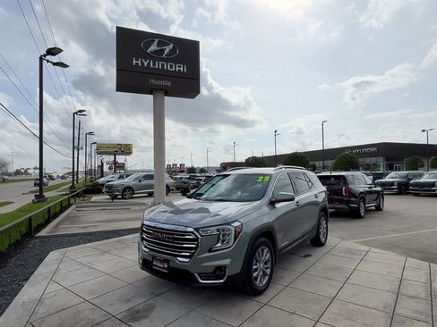 Used 2023 GMC Terrain SLT w/ Tech Package image 9