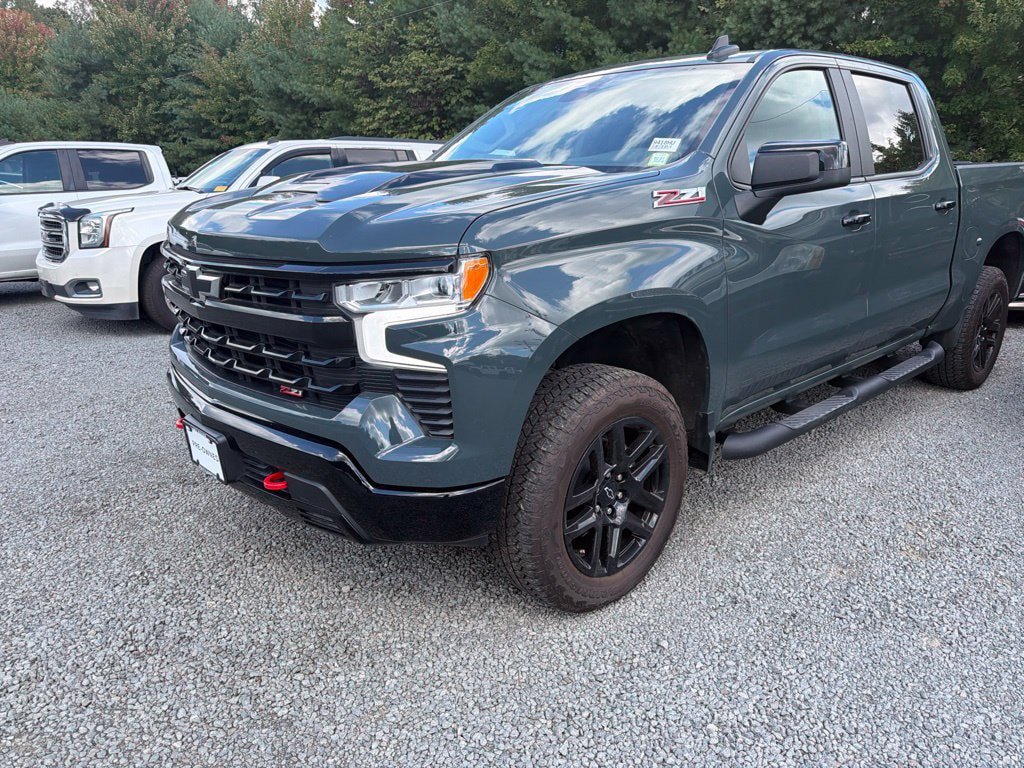 Used 2025 Chevrolet Silverado 1500 LT Trail Boss w/ Convenience Package II AWD/4WD image 3