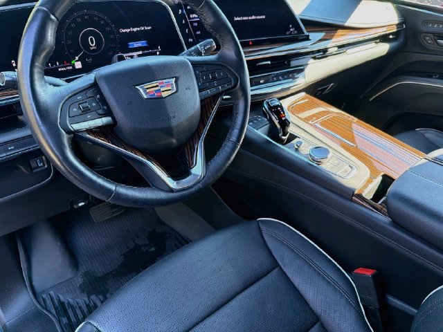 Used 2023 Cadillac Escalade Premium Luxury AWD/4WD image 9