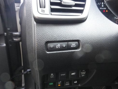 Used 2015 Nissan Rogue SL w/ SL Premium Package image 31