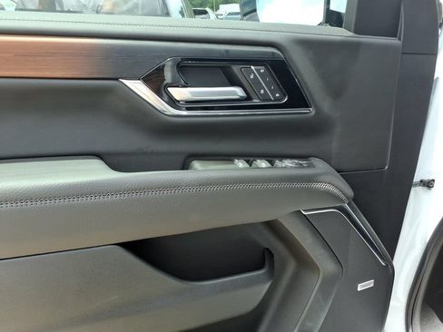 New 2026 GMC Yukon Denali w/ Denali Reserve Package AWD/4WD image 13