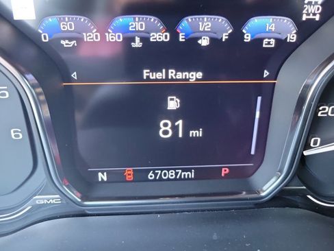 Used 2021 GMC Yukon XL Denali image 28