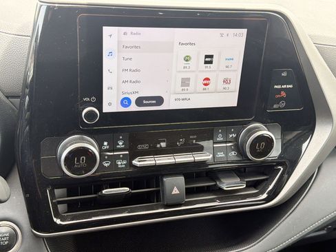 Used 2025 Toyota Highlander LE image 24