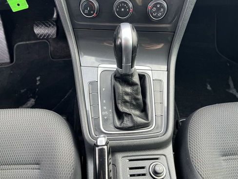 Used 2018 Volkswagen Golf S FWD image 22