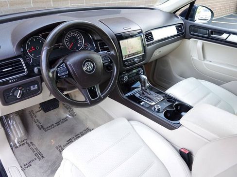 Used 2012 Volkswagen Touareg Sport AWD/4WD image 30