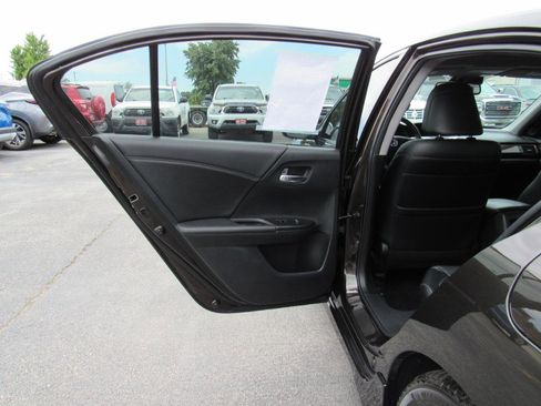 Used 2016 Honda Accord Touring image 38