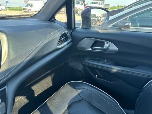 Used 2019 Chrysler Pacifica Limited w/ Advanced Safetytec Group FWD image 23