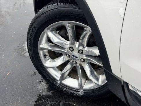 Used 2015 Ford Explorer XLT w/ Equipment Group 202A image 24