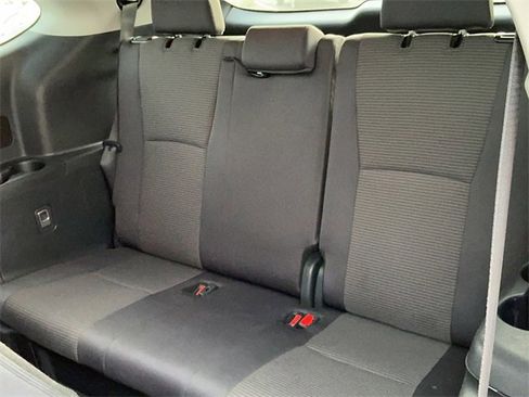 Used 2024 Toyota Highlander LE image 15