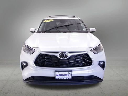 Used 2023 Toyota Highlander XLE image 9