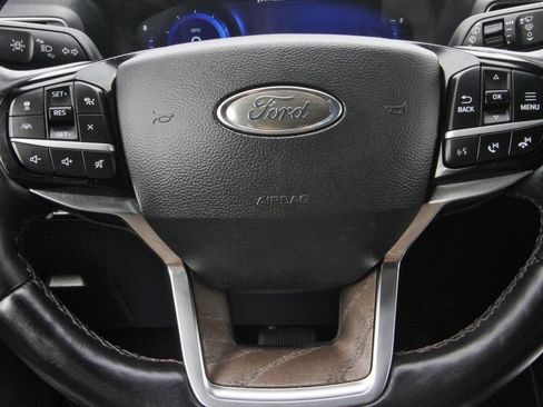 Used 2022 Ford Explorer Platinum w/ Equipment Group 601A RWD image 18