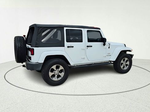 Used 2018 Jeep Wrangler Unlimited Sahara AWD/4WD image 7