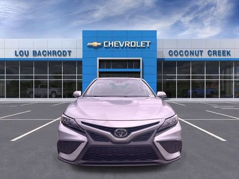 Used 2024 Toyota Camry SE FWD image 3