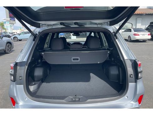 Certified 2025 Subaru Forester Premium AWD/4WD image 17