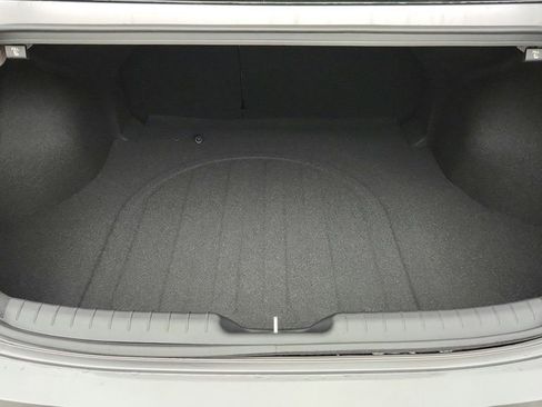 Used 2025 Hyundai Elantra Limited image 21