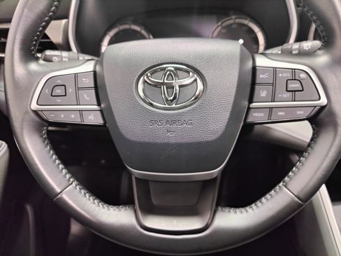 Used 2022 Toyota Highlander XLE image 31