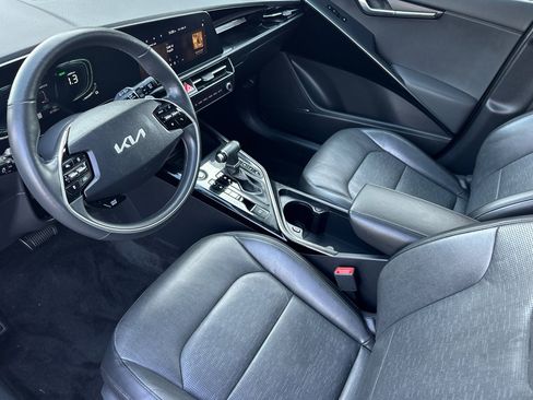 Used 2024 Kia Niro SX image 10