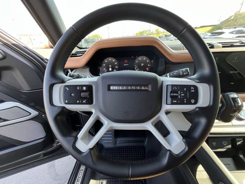 Certified 2024 Land Rover Defender 130 X-Dynamic SE AWD/4WD image 17