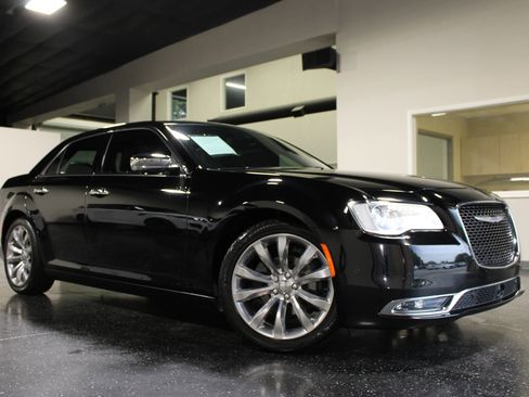 Used 2019 Chrysler 300 Limited w/ Safetytec Plus Group RWD image 47