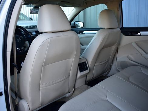 Used 2013 Volkswagen Passat TDI SE image 23