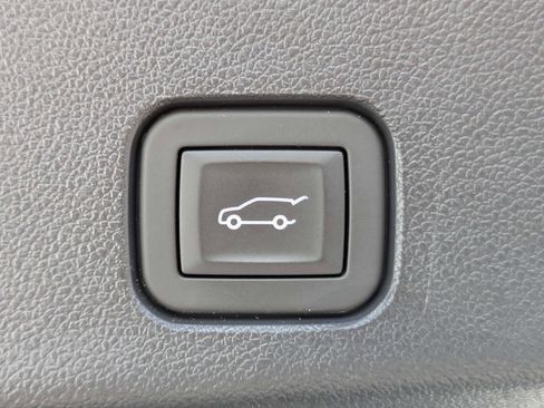 Used 2024 Chevrolet Traverse LT FWD image 8