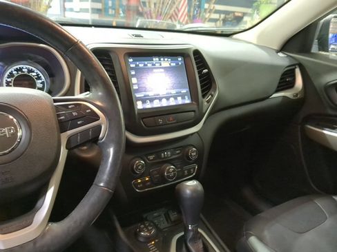 Used 2018 Jeep Cherokee Trailhawk w/ Comfort/Convenience Group AWD/4WD image 14