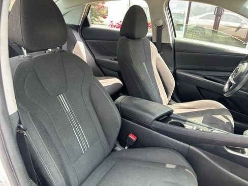 Used 2022 Hyundai Elantra SEL w/ Convenience Package FWD image 14
