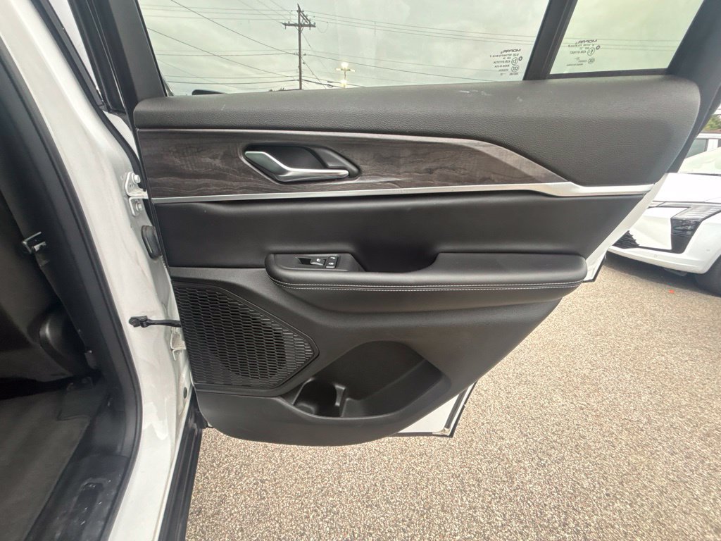 Certified 2024 Jeep Grand Cherokee Limited AWD/4WD image 24