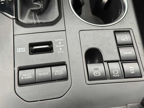 Used 2023 Toyota Highlander LE image 31