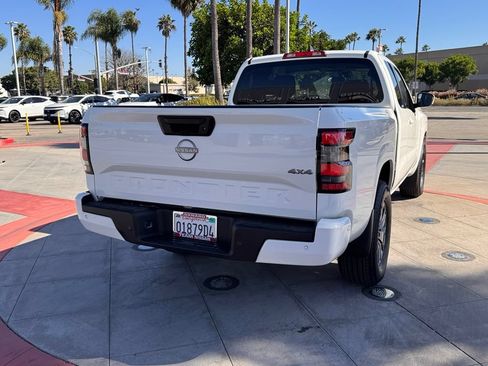 Certified 2025 Nissan Frontier SV AWD/4WD image 8
