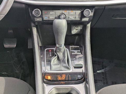 Certified 2025 Jeep Compass Sport image 17