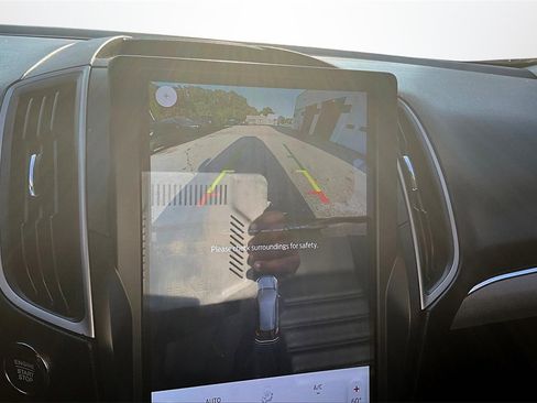 Used 2022 Ford Edge SEL w/ Convenience Package image 14