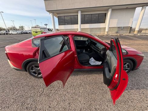 Used 2025 Kia K4 LXS image 8