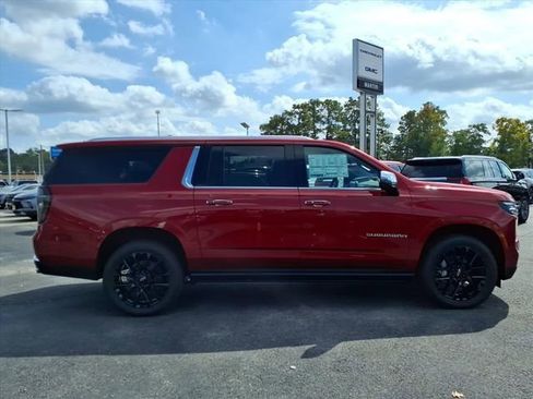 New 2026 Chevrolet Suburban Premier image 7